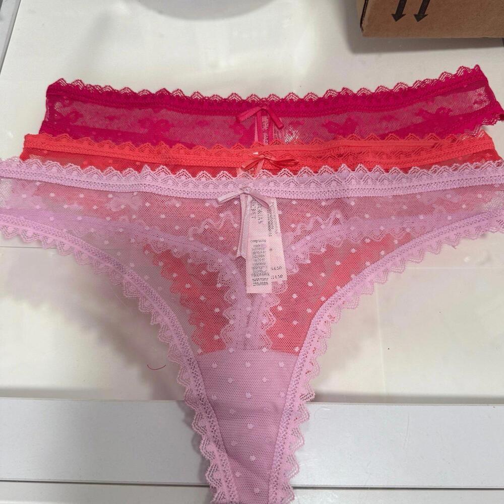 VICTORIA'S SECRET 3-Pack Lace Thong Panties